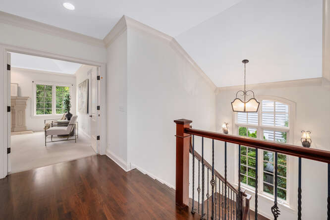 210 W Hickory Street, Hinsdale, IL 60521