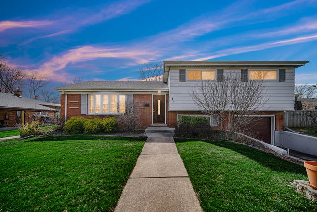 136 N School Street, Addison, IL 60101