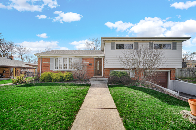 136 N School Street, Addison, IL 60101