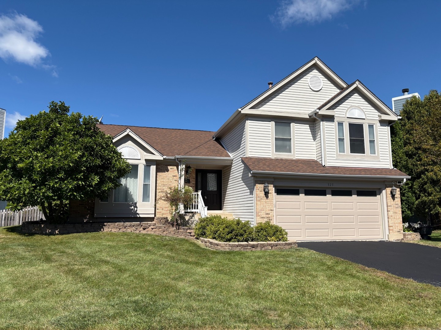 325 Meadow Lakes Boulevard, Aurora, IL 60504