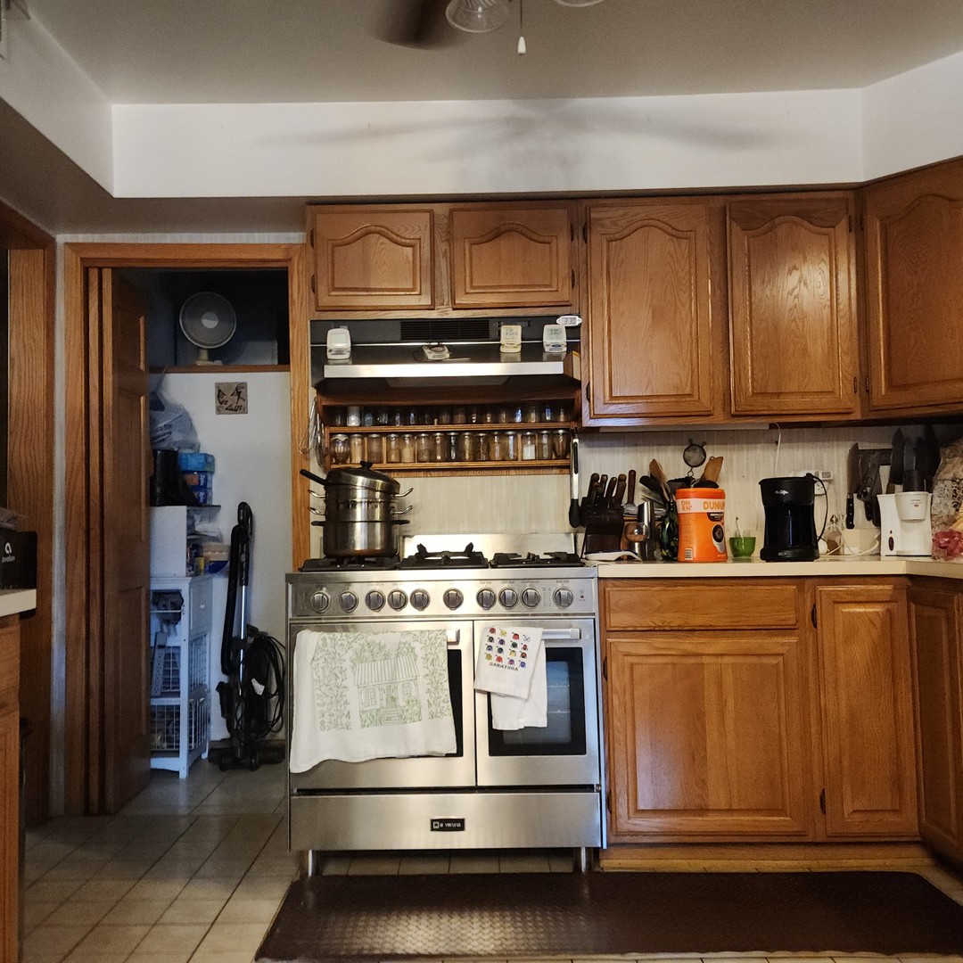 9317 S 82ND Avenue, Hickory Hills, IL 60457
