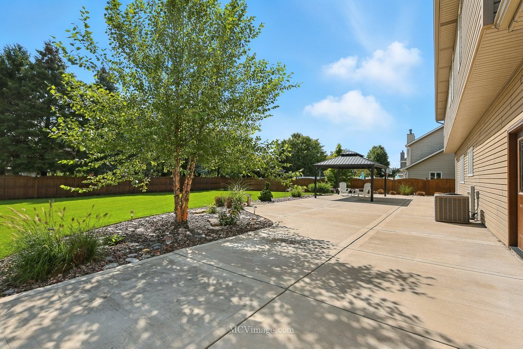 406 Cambridge Lane, Shorewood, IL 60404