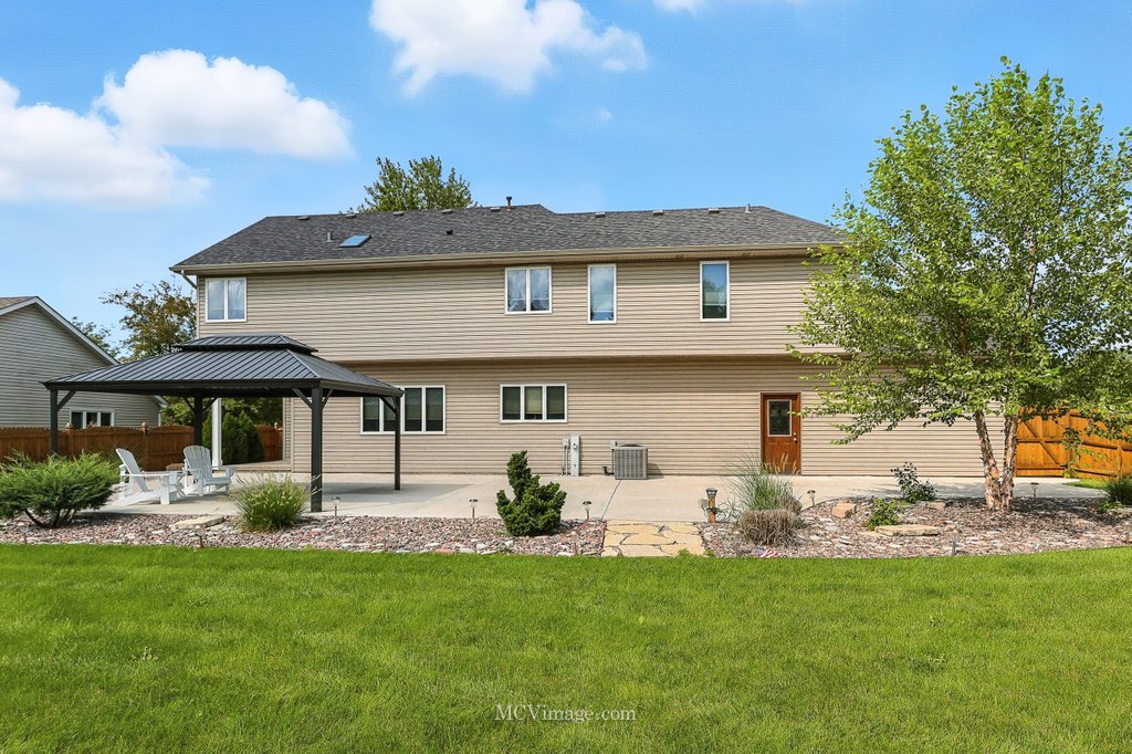 406 Cambridge Lane, Shorewood, IL 60404