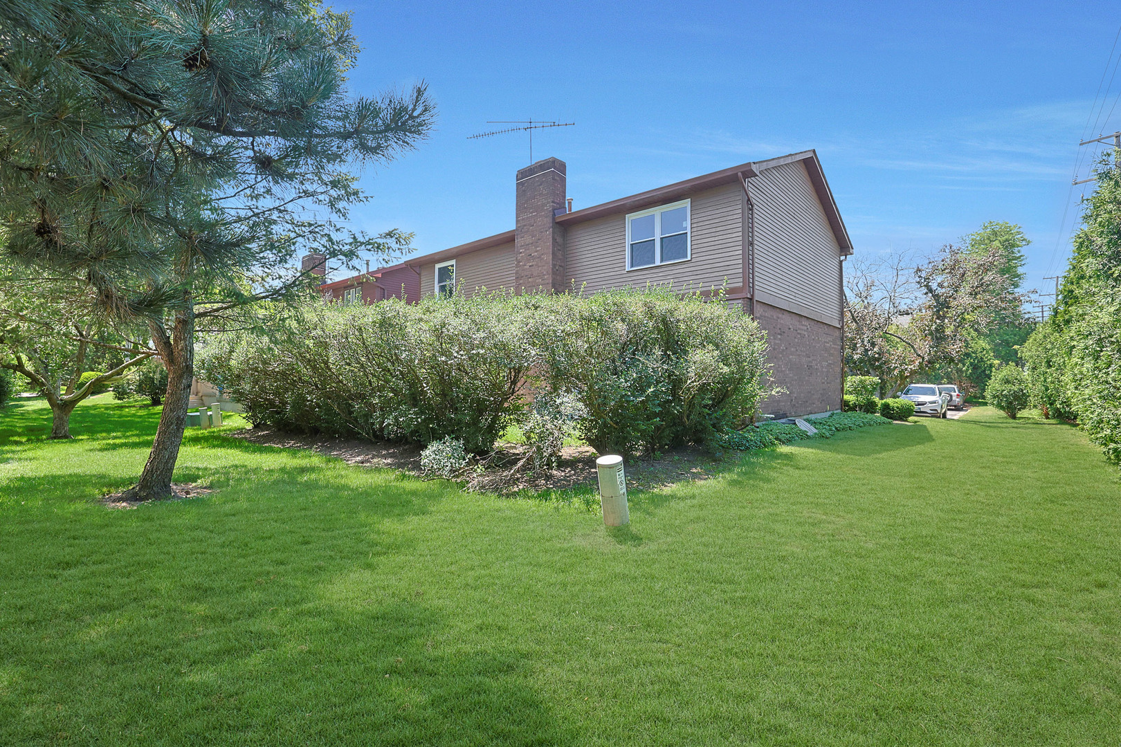 2566 Brian Drive, Northbrook, IL 60062