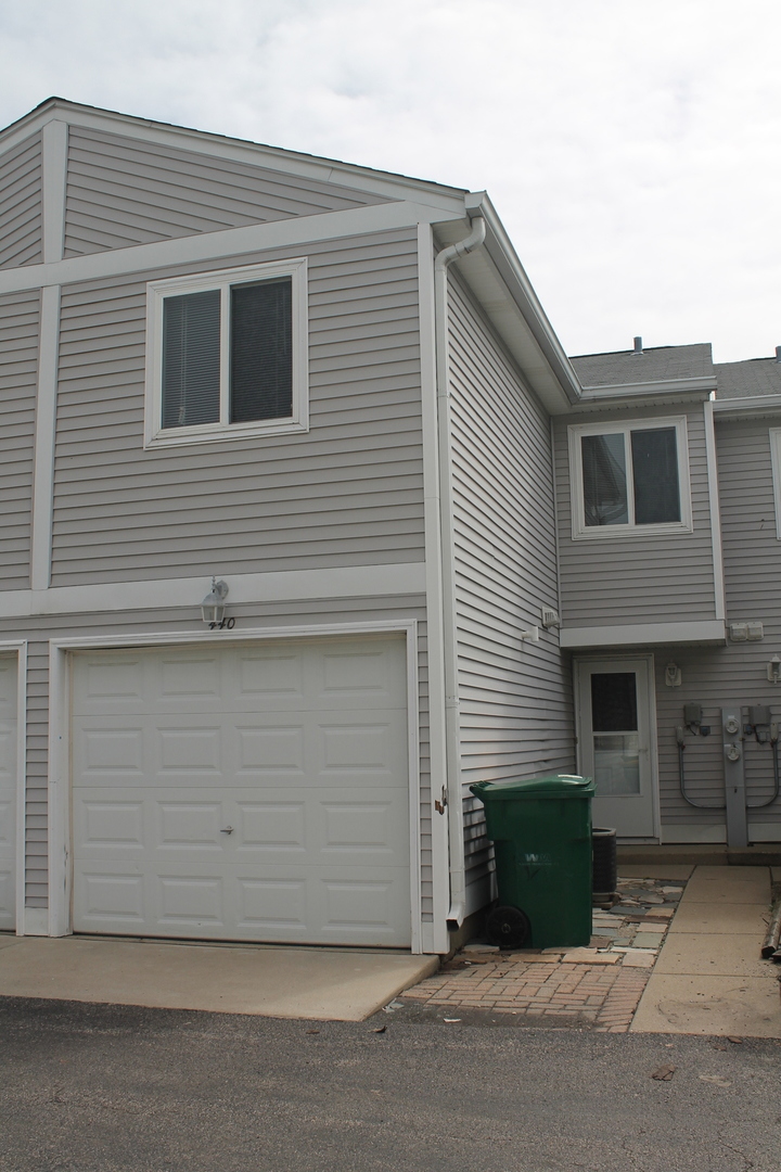 440 Meadow Green Lane #440, Round Lake Beach, IL 60073