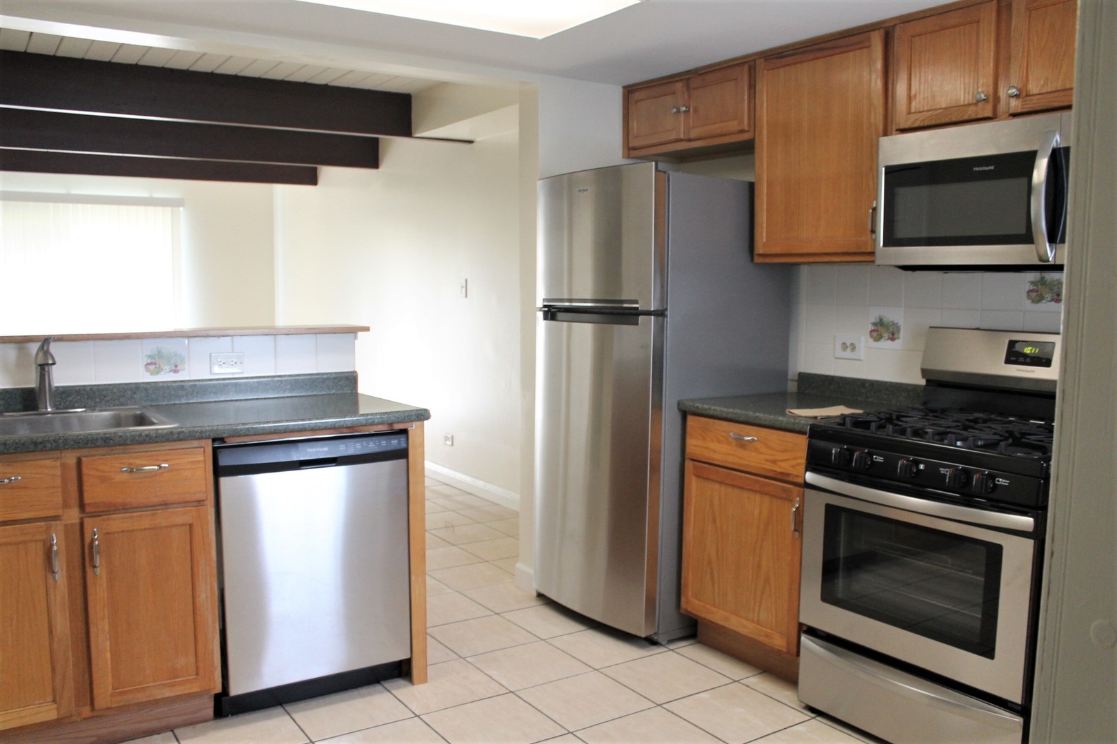 440 Meadow Green Lane #440, Round Lake Beach, IL 60073