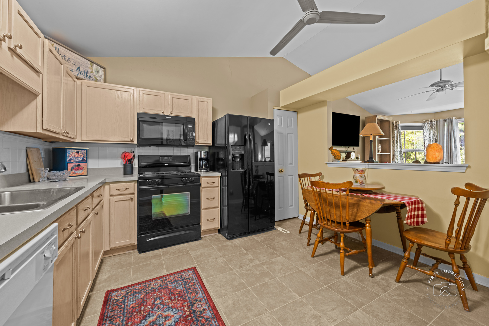 1202 Fox Hill Lane, North Aurora, IL 60542