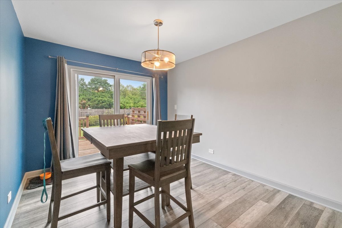 1011 Aspen Drive, Buffalo Grove, IL 60089