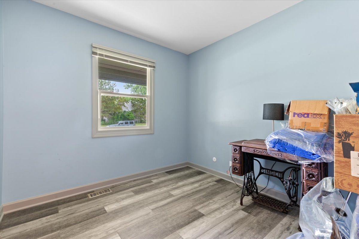 1011 Aspen Drive, Buffalo Grove, IL 60089