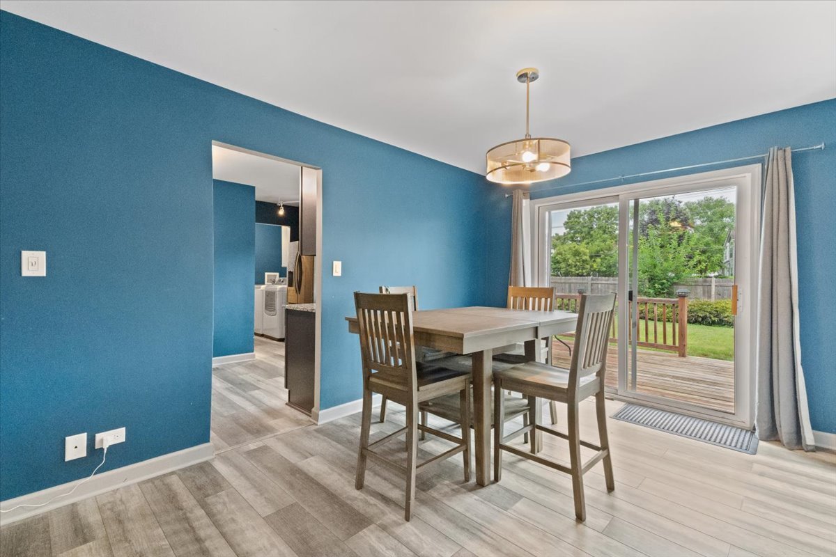 1011 Aspen Drive, Buffalo Grove, IL 60089