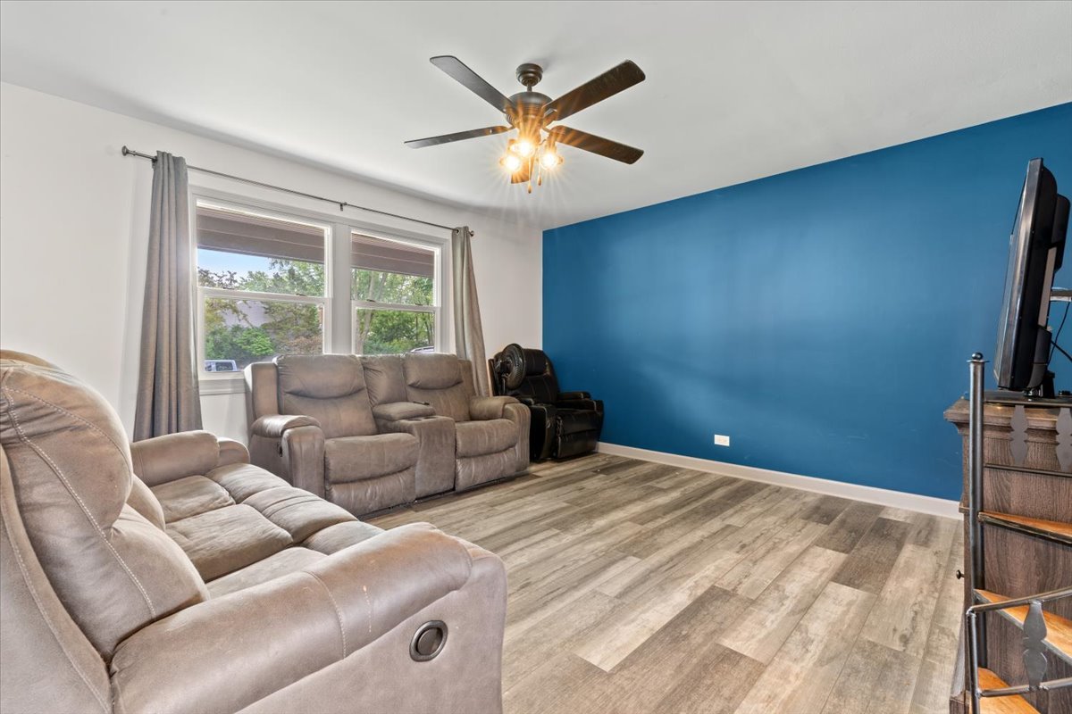 1011 Aspen Drive, Buffalo Grove, IL 60089