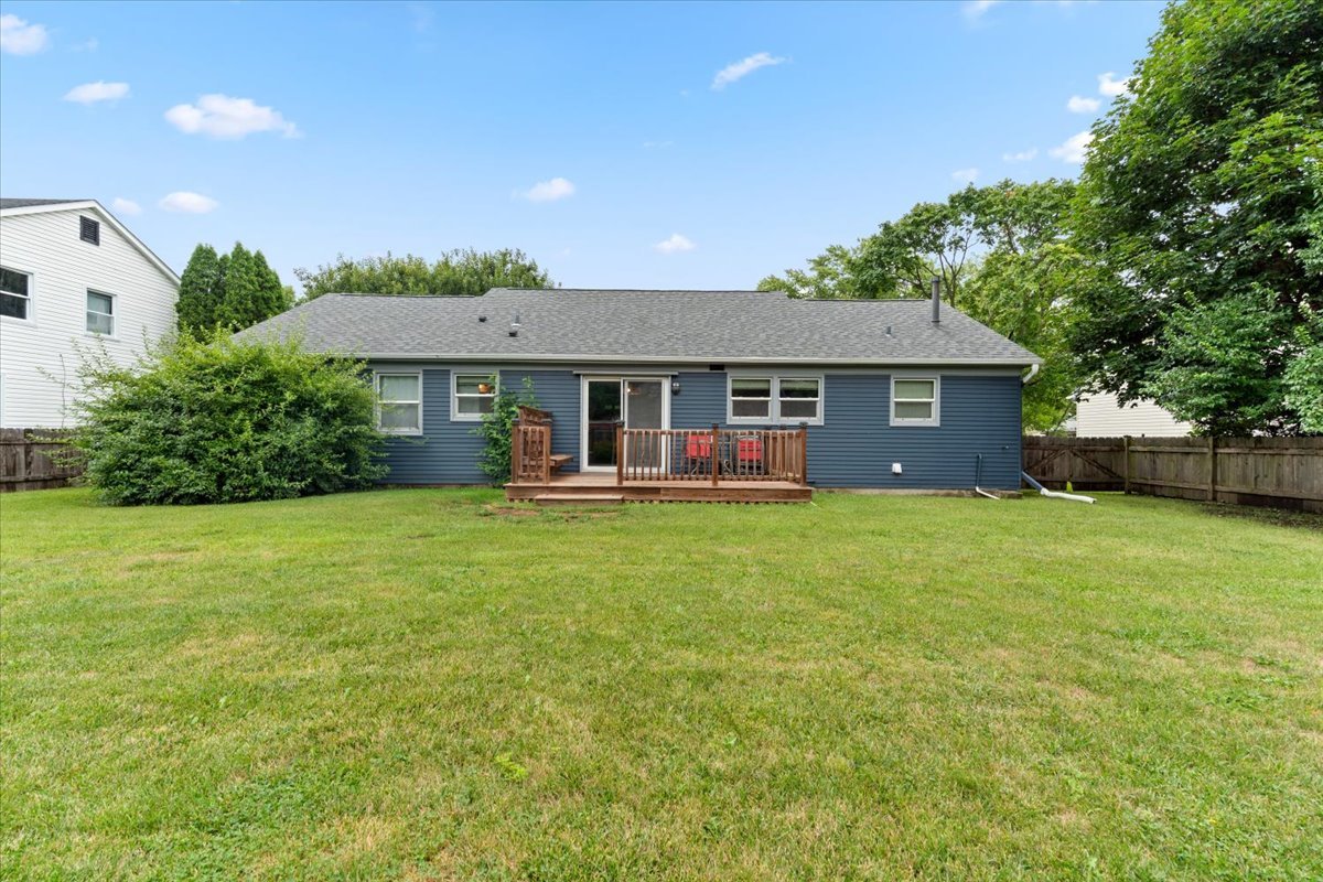 1011 Aspen Drive, Buffalo Grove, IL 60089