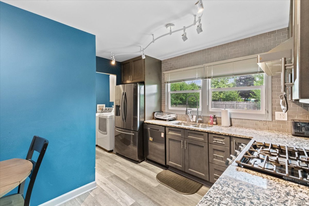 1011 Aspen Drive, Buffalo Grove, IL 60089