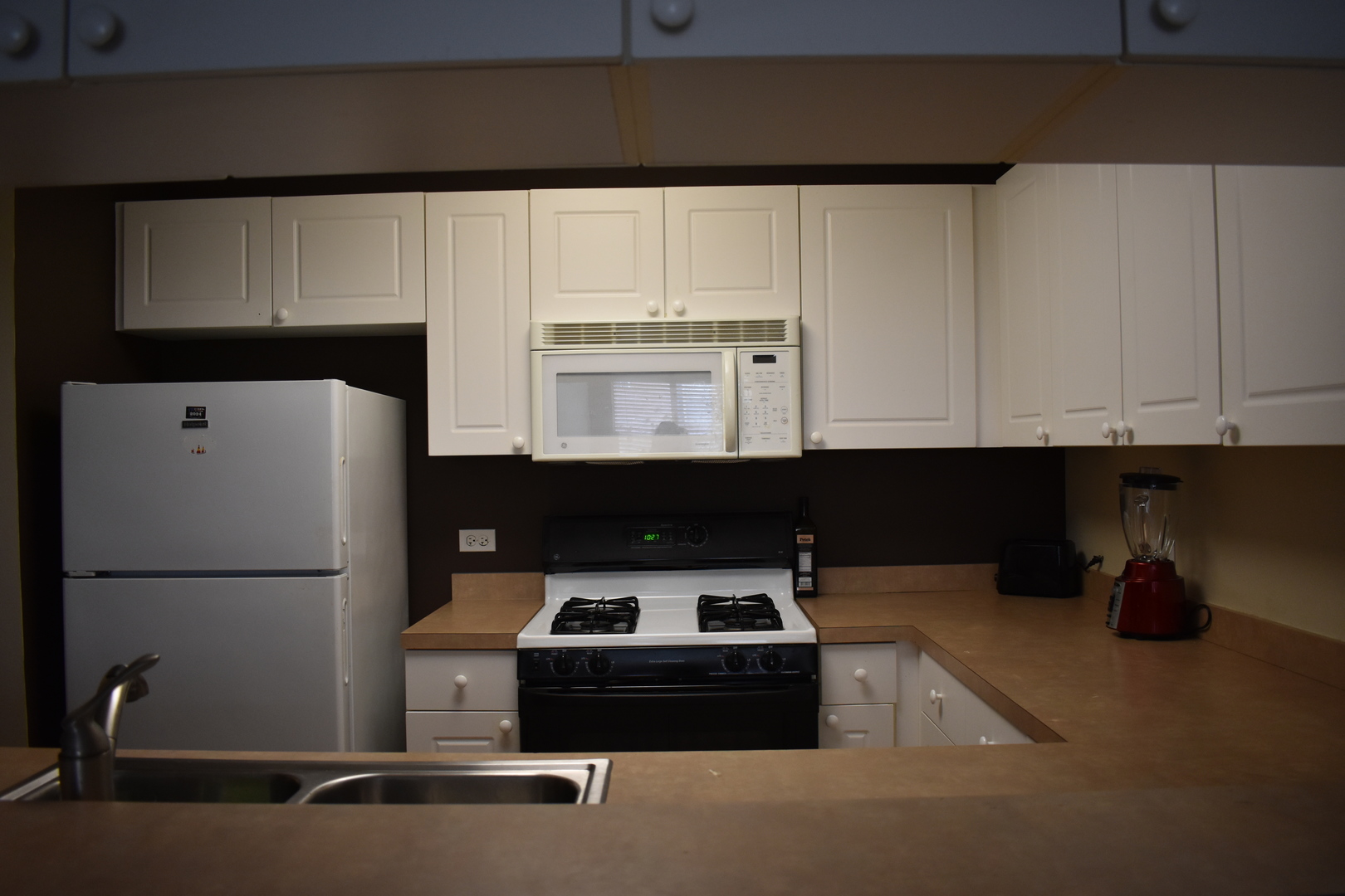 400 VILLAGE Circle #102, Willow Springs, IL 60480