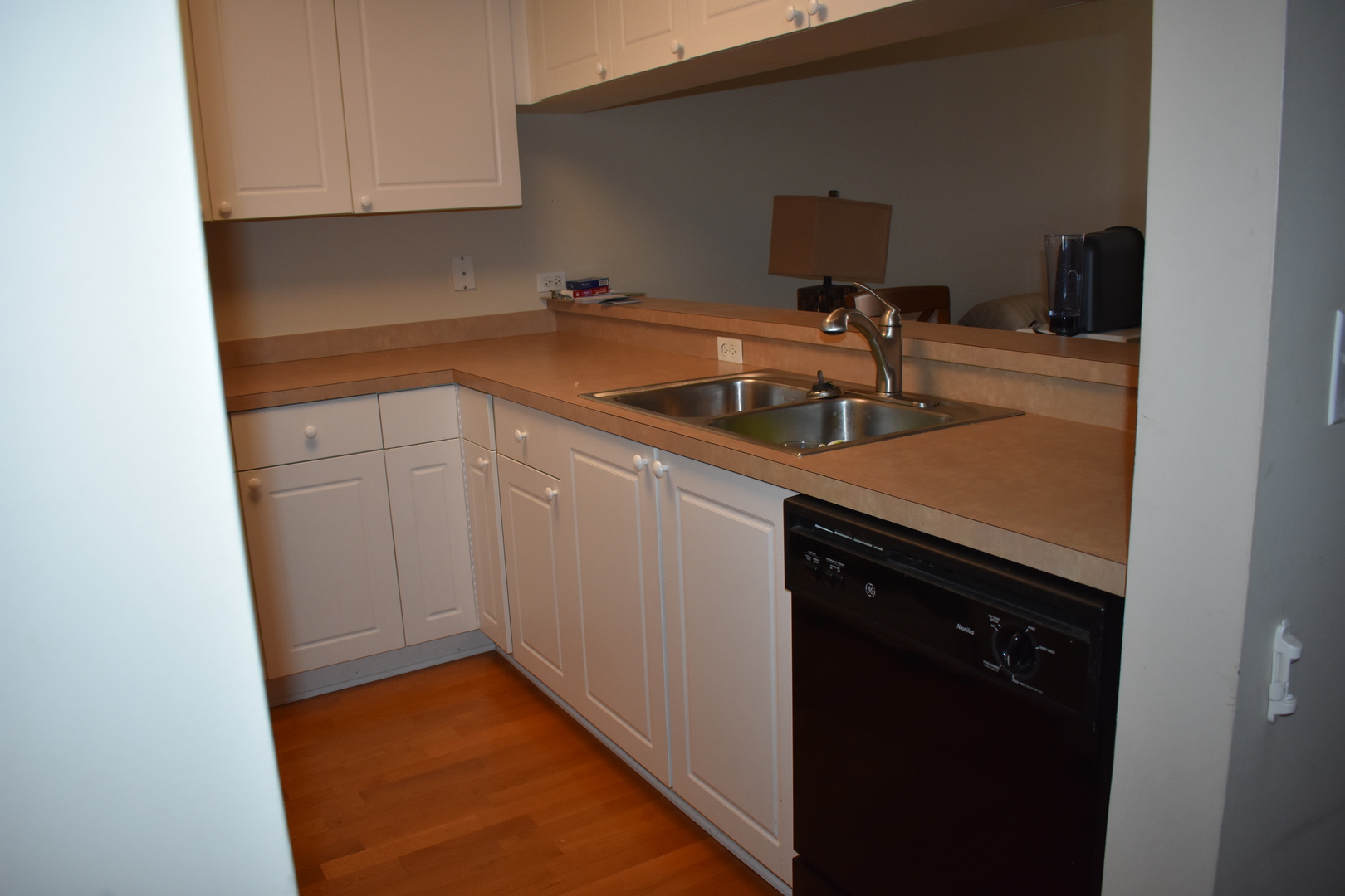 400 VILLAGE Circle #102, Willow Springs, IL 60480