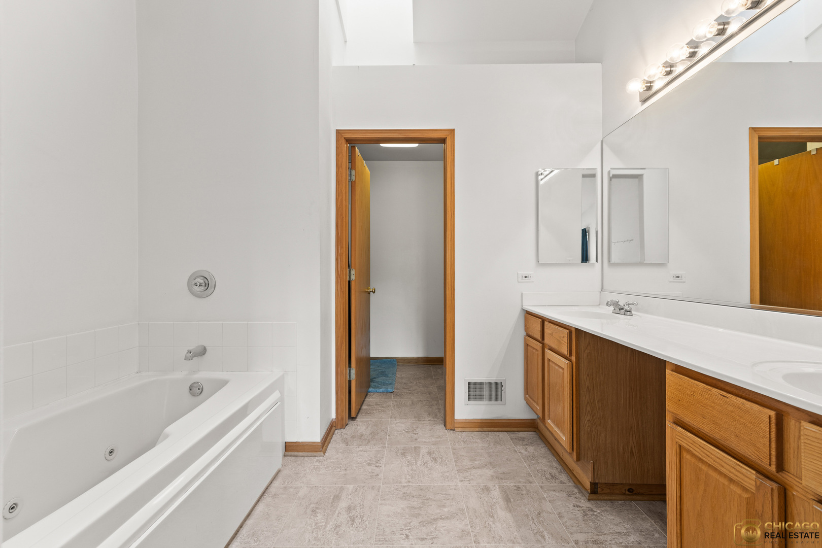 396 E 17th Place, Lombard, IL 60148