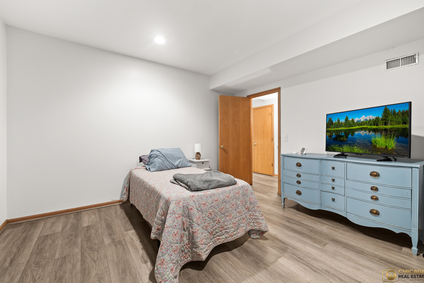 396 E 17th Place, Lombard, IL 60148