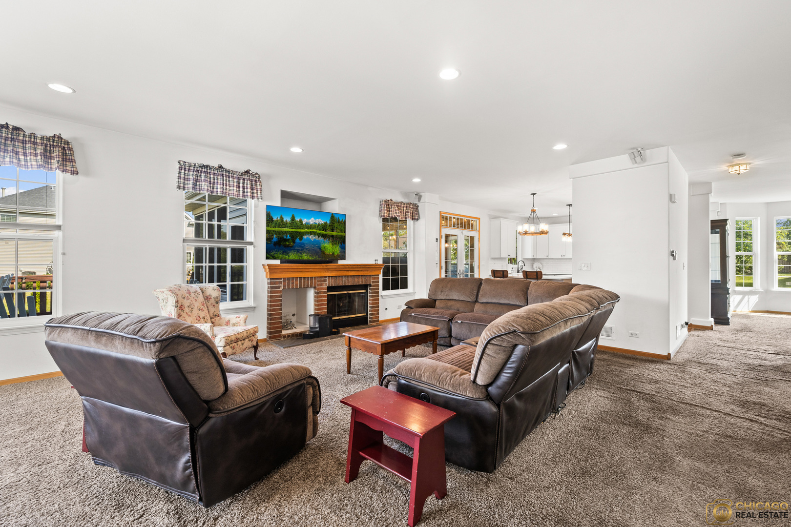 396 E 17th Place, Lombard, IL 60148