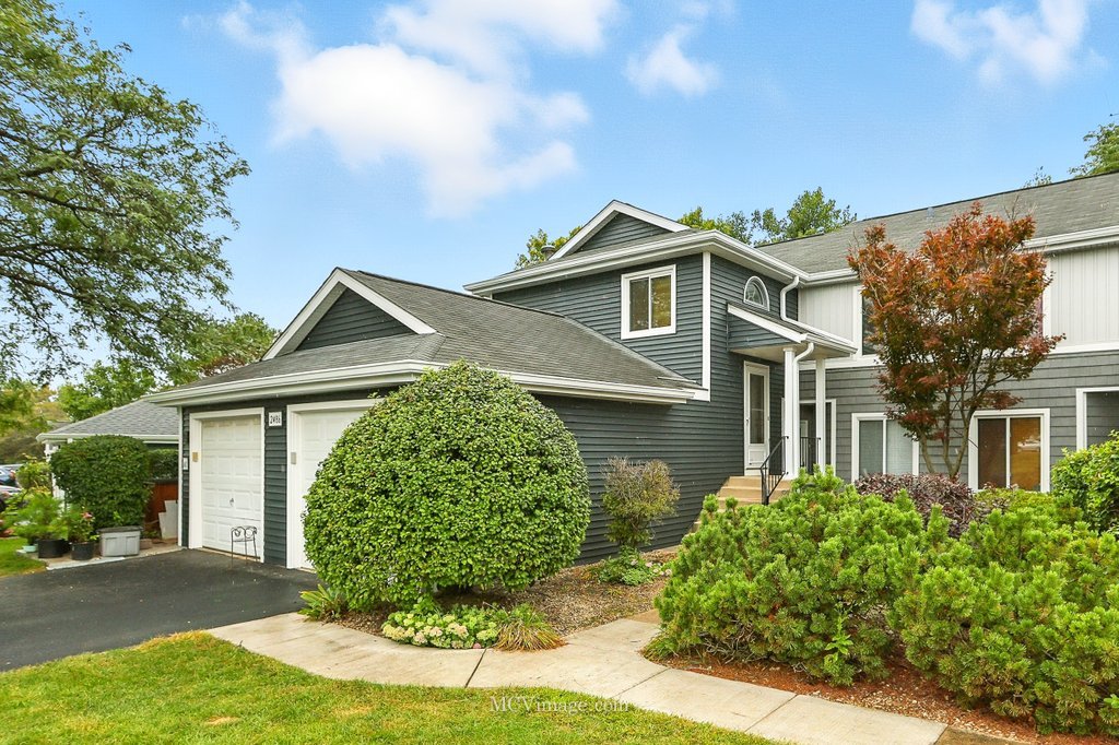 2486 Brunswick Circle #A2, Woodridge, IL 60517