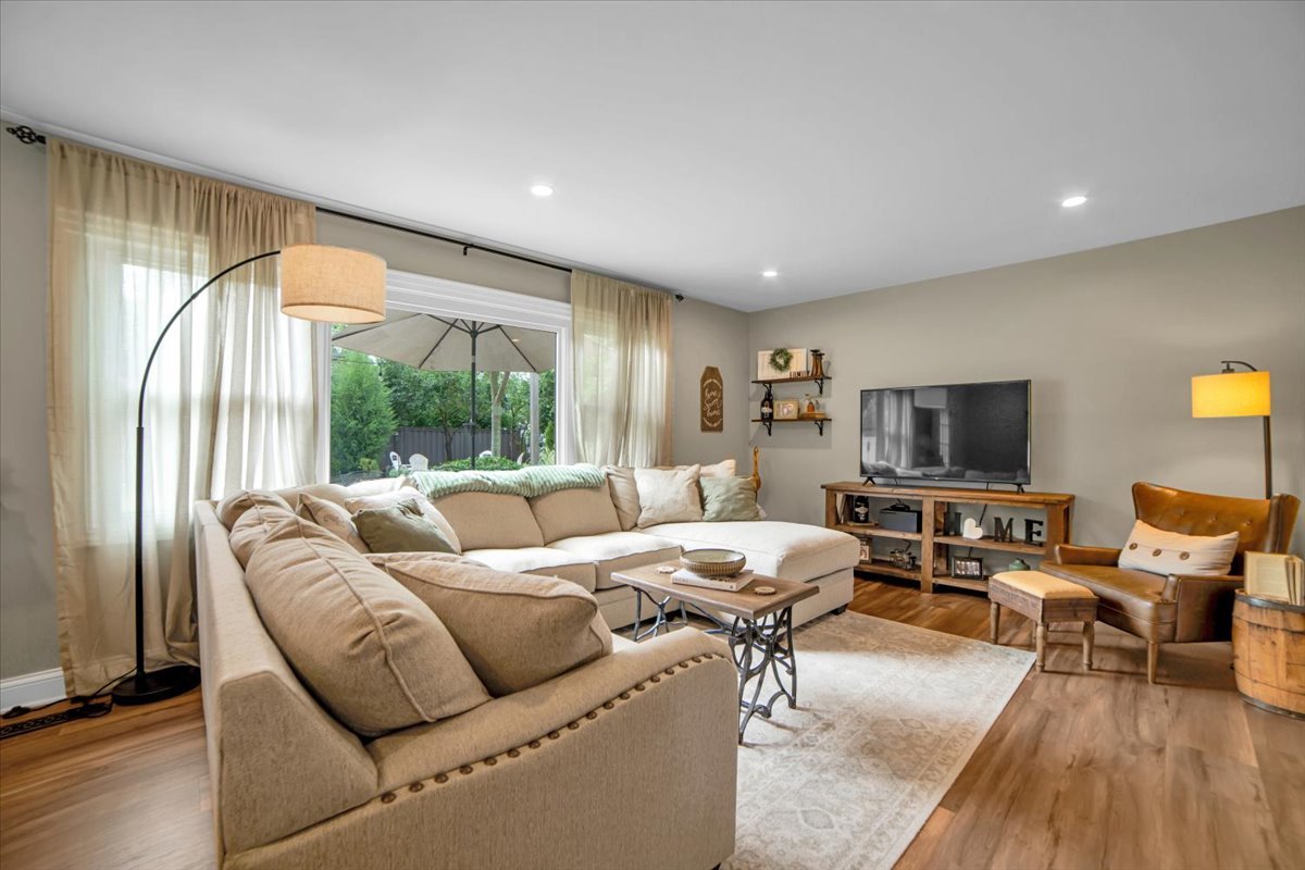 514 Turf Lane, Wheaton, IL 60187