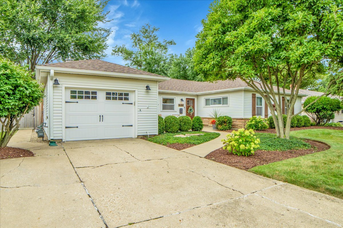 514 Turf Lane, Wheaton, IL 60187