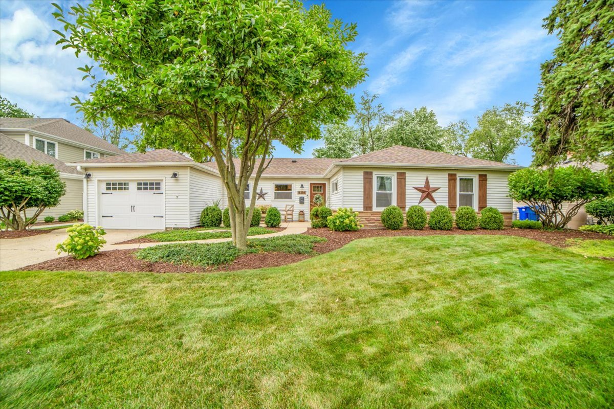 514 Turf Lane, Wheaton, IL 60187