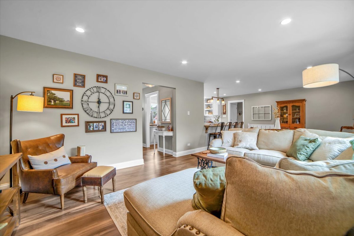 514 Turf Lane, Wheaton, IL 60187