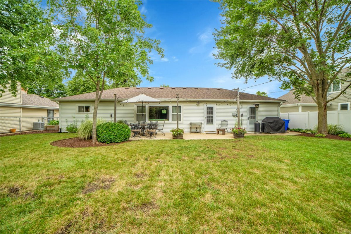 514 Turf Lane, Wheaton, IL 60187