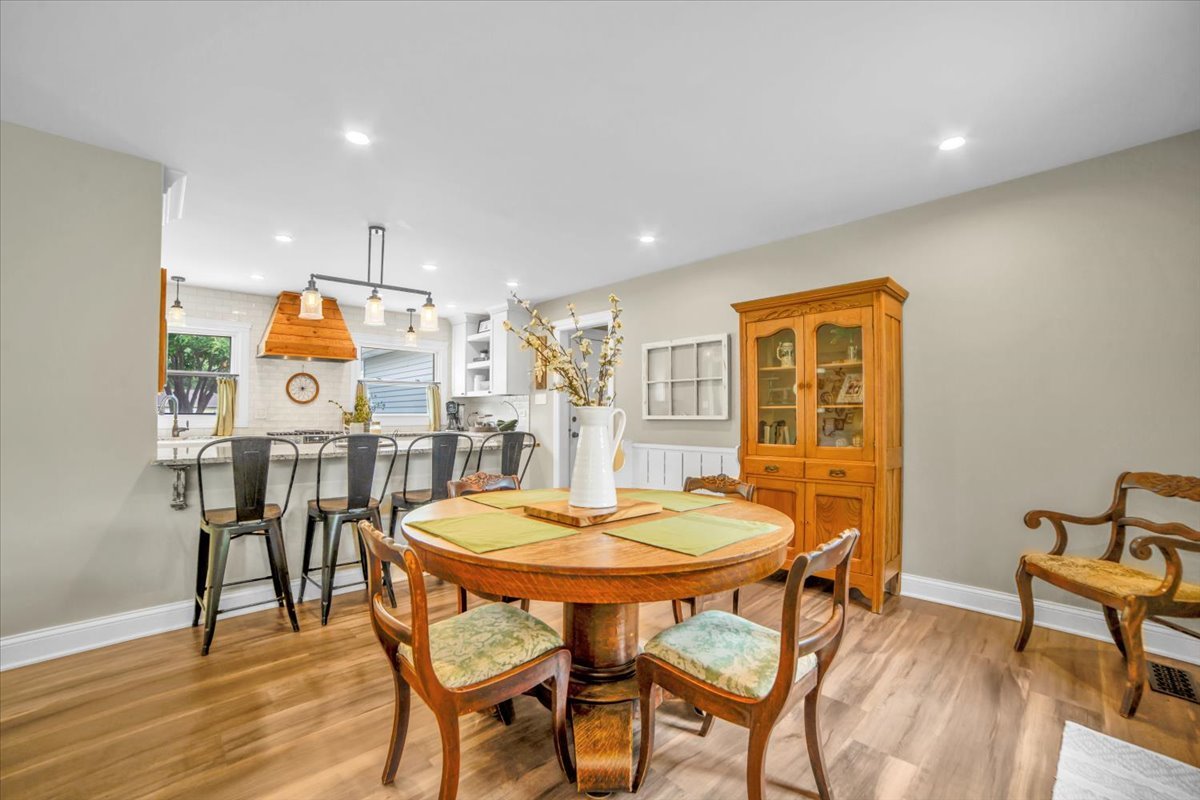 514 Turf Lane, Wheaton, IL 60187