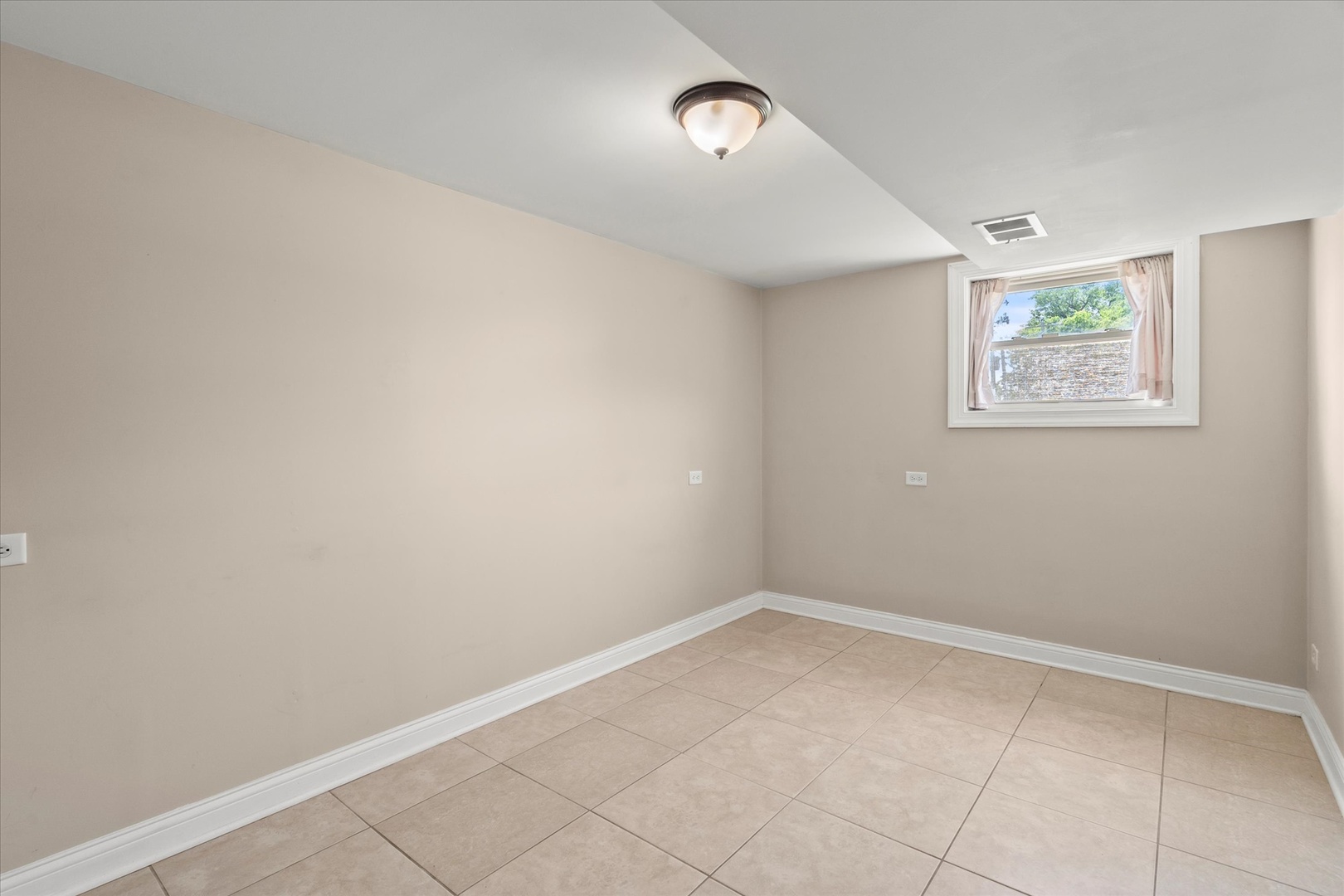8436 Moody Avenue, Burbank, IL 60459