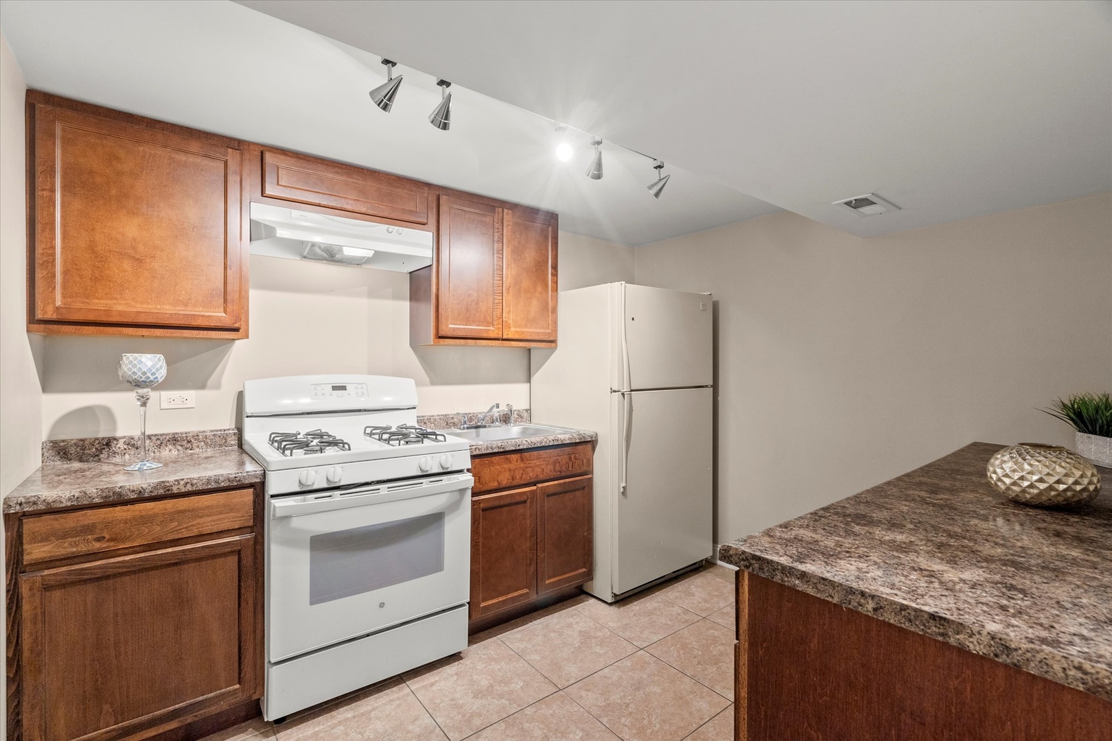 8436 Moody Avenue, Burbank, IL 60459
