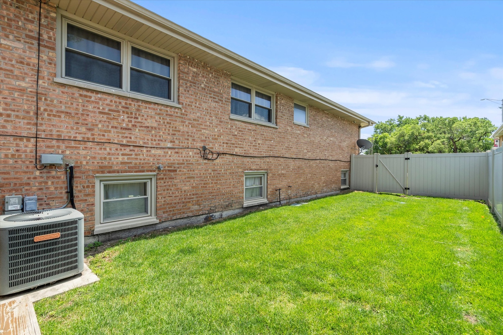 8436 Moody Avenue, Burbank, IL 60459