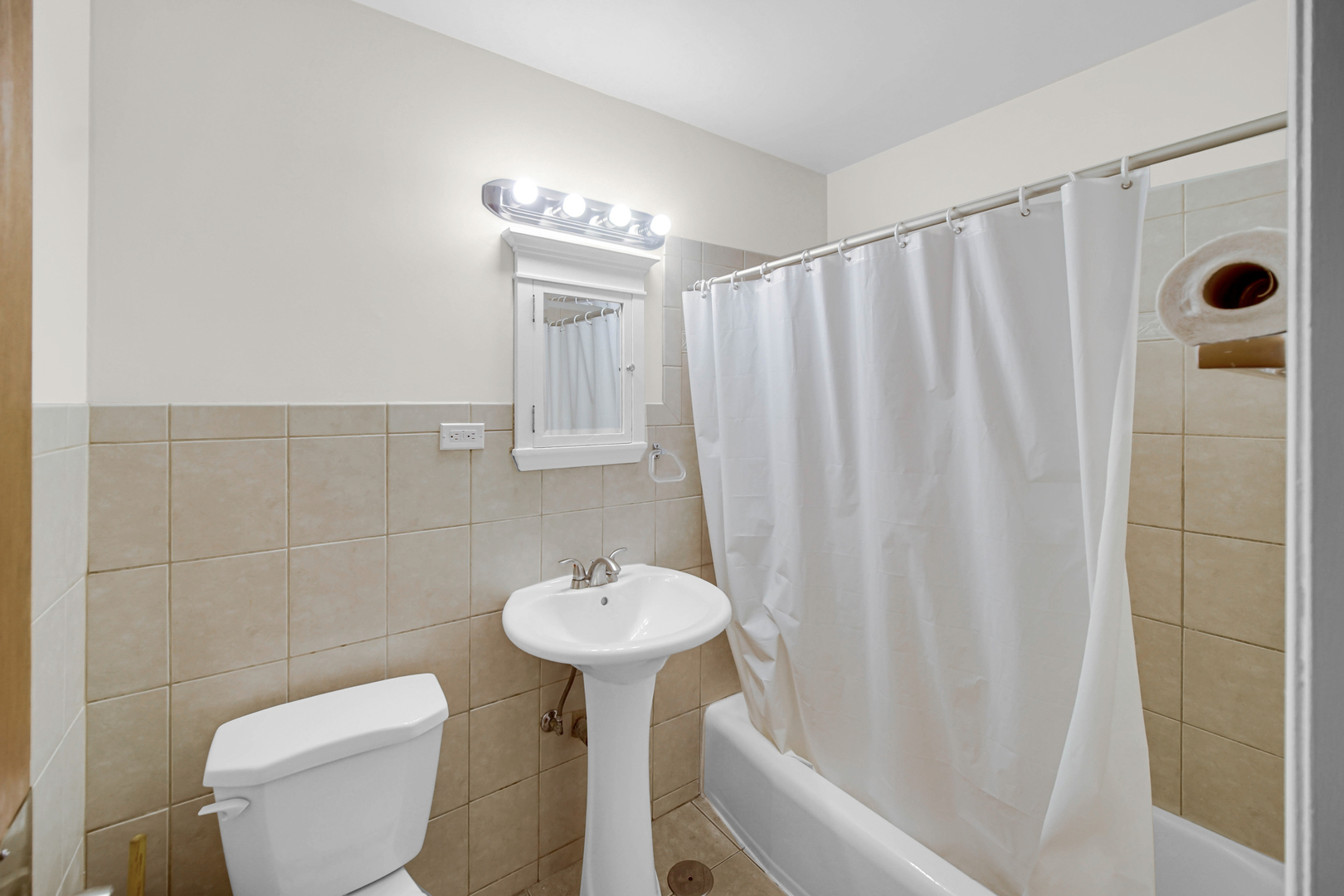 7019 N Ridge Boulevard #3B, Chicago, IL 60645