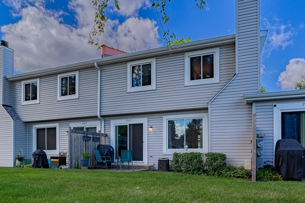 1965 N Jamestown Drive, Palatine, IL 60074