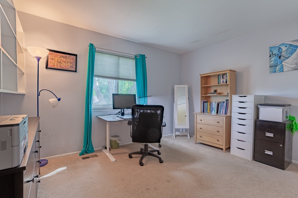 1965 N Jamestown Drive, Palatine, IL 60074