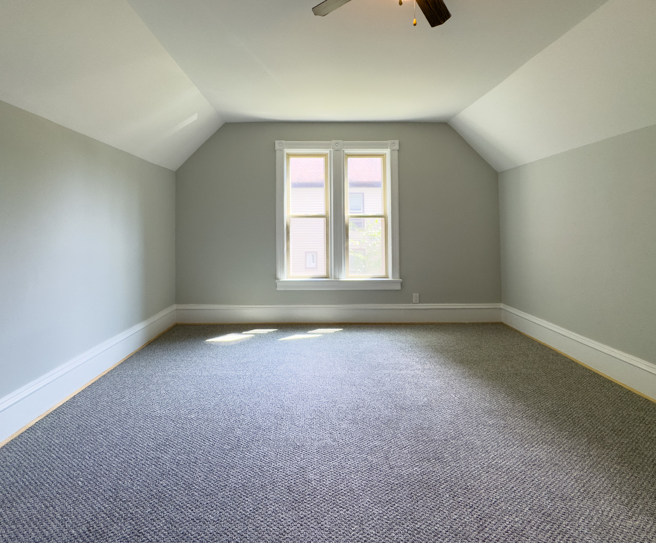 909 BELLEVUE Avenue, Elgin, IL 60120