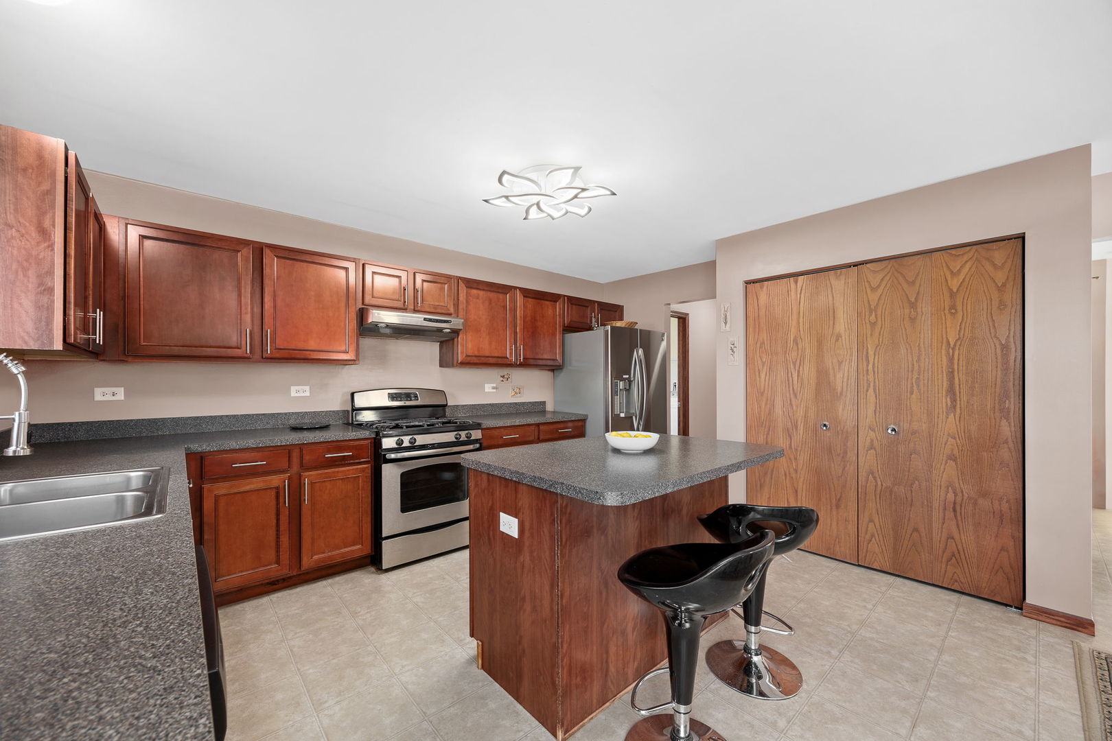 1506 STAGHORN Drive, Joliet, IL 60431