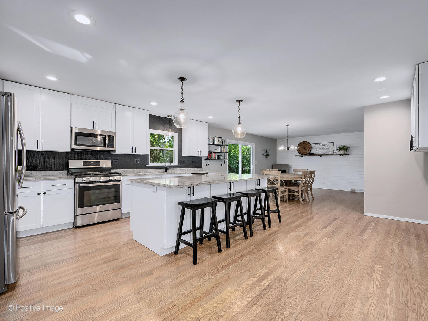 212 Hamilton Lane, Wheaton, IL 60189