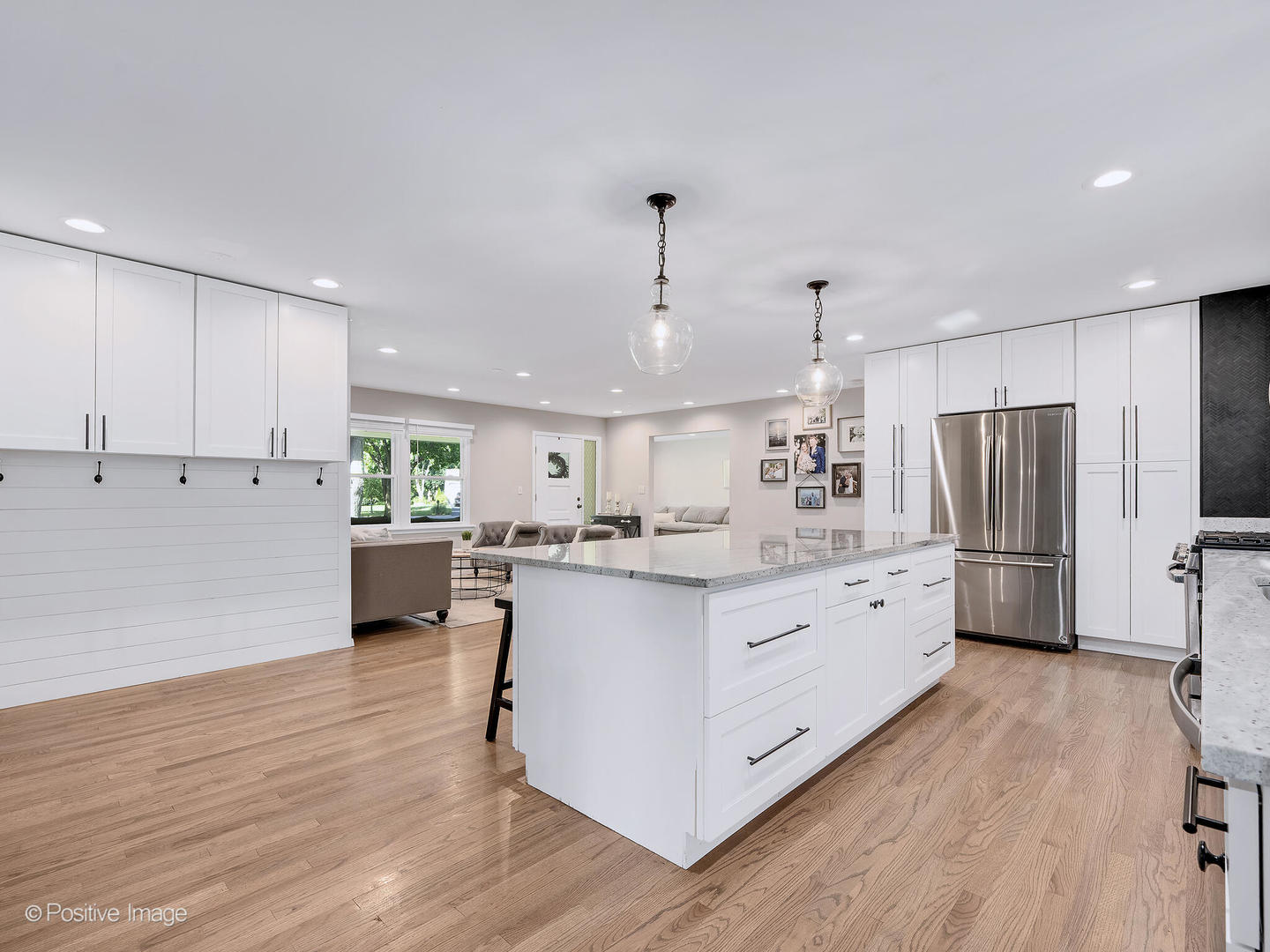 212 Hamilton Lane, Wheaton, IL 60189