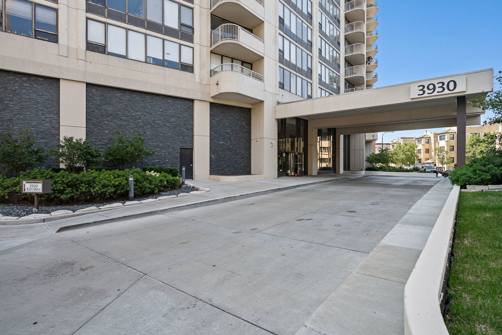 3930 N Pine Grove Avenue #2010, Chicago, IL 60613