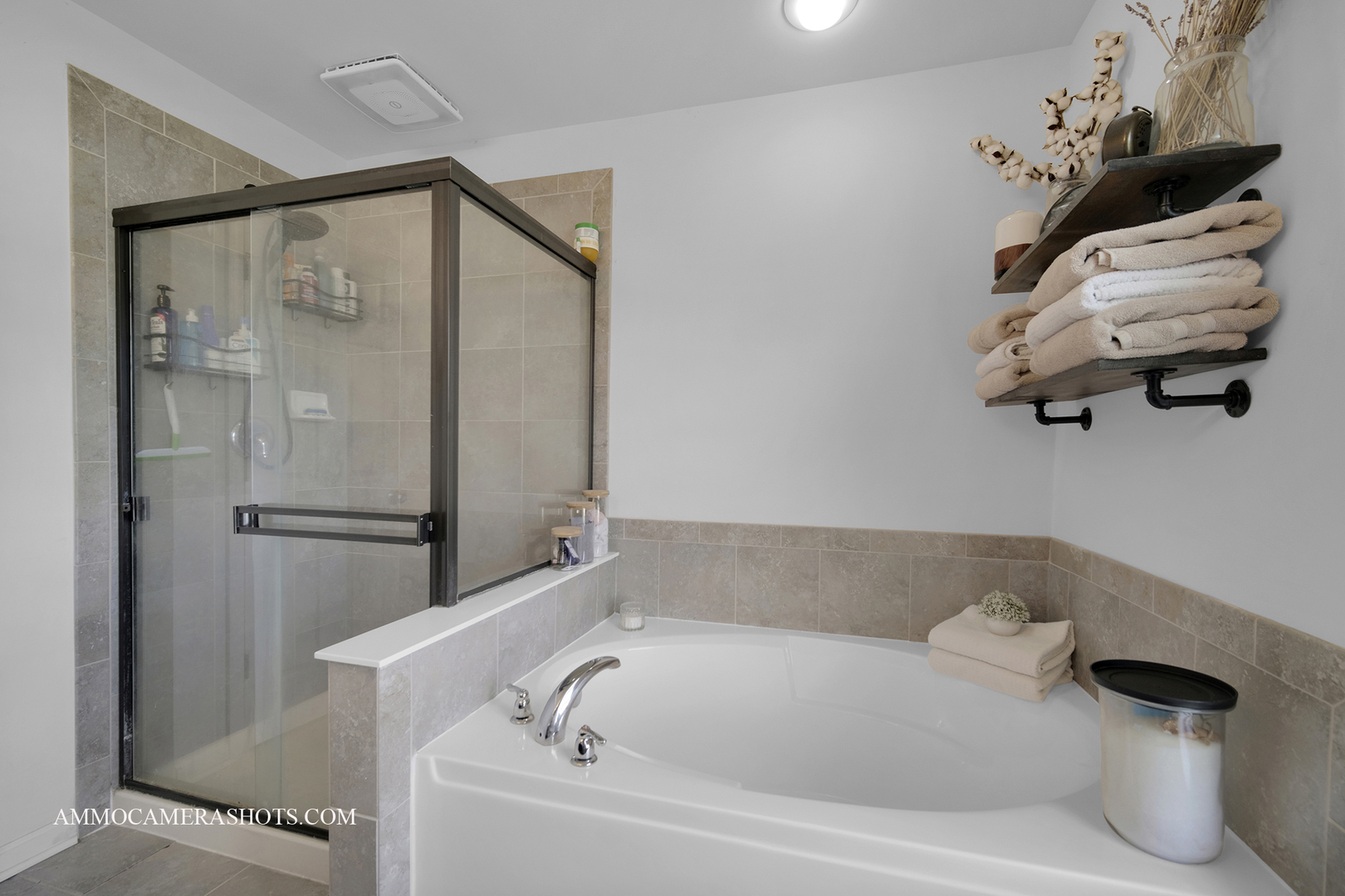 178 Easton Drive, Gilberts, IL 60136