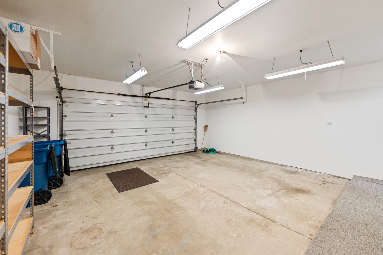 90 N Prairie Drive, Addison, IL 60101