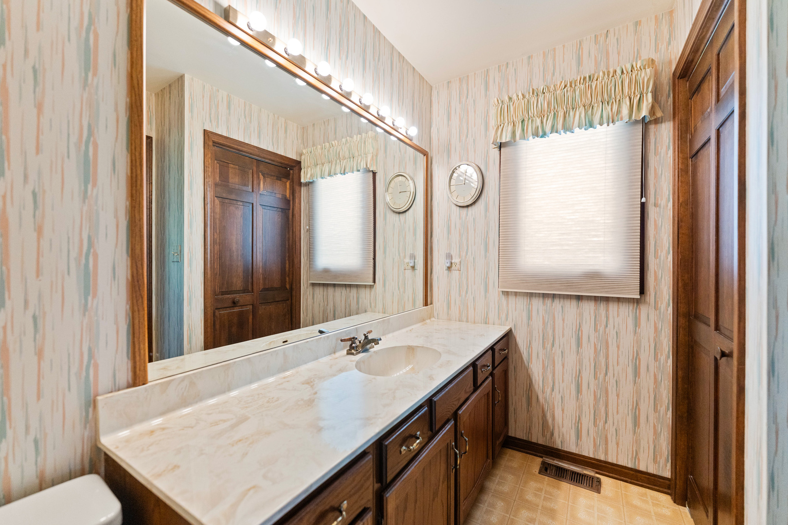 90 N Prairie Drive, Addison, IL 60101