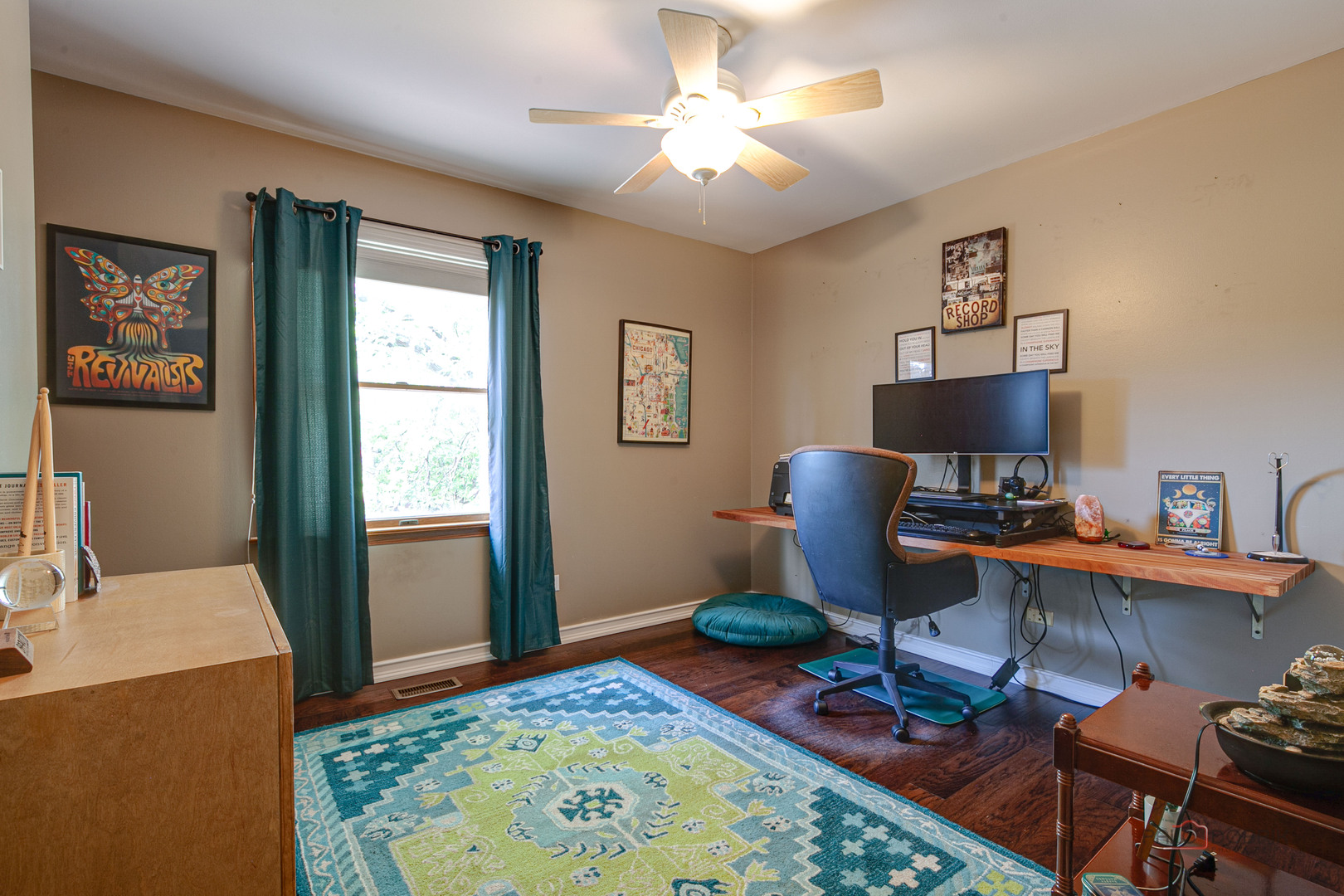 1708 Park Crest Court, Libertyville, IL 60048