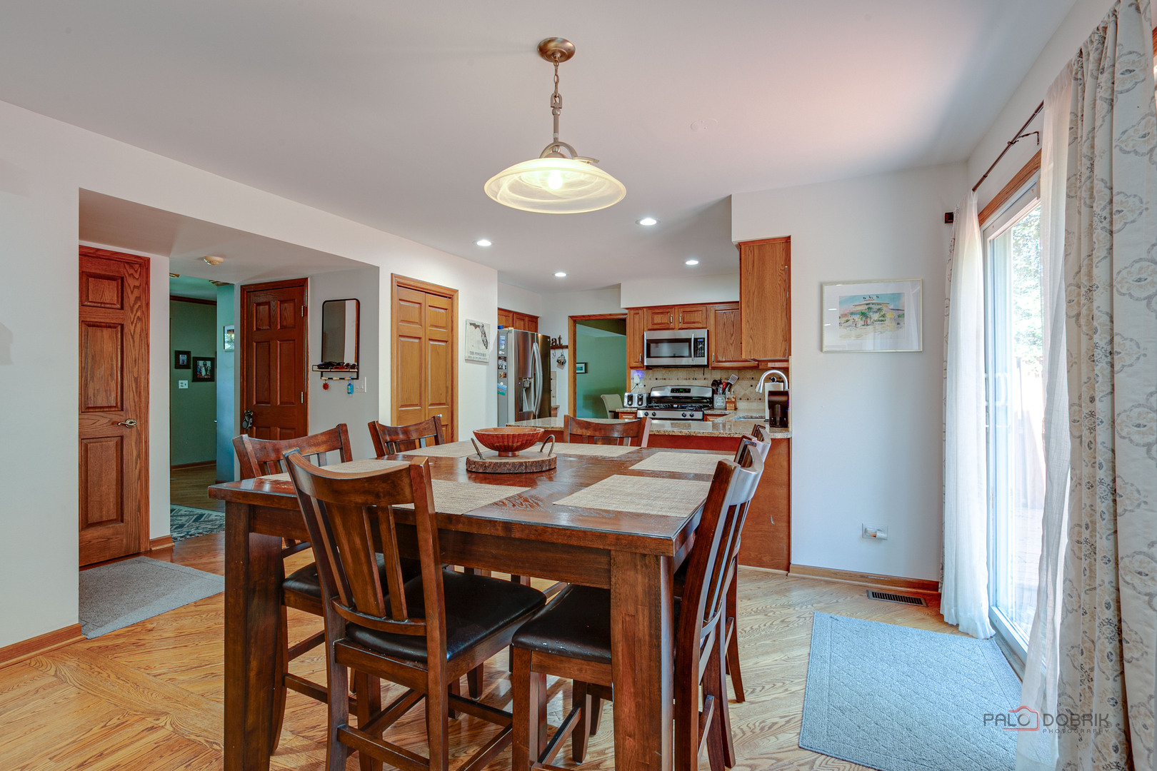 1708 Park Crest Court, Libertyville, IL 60048