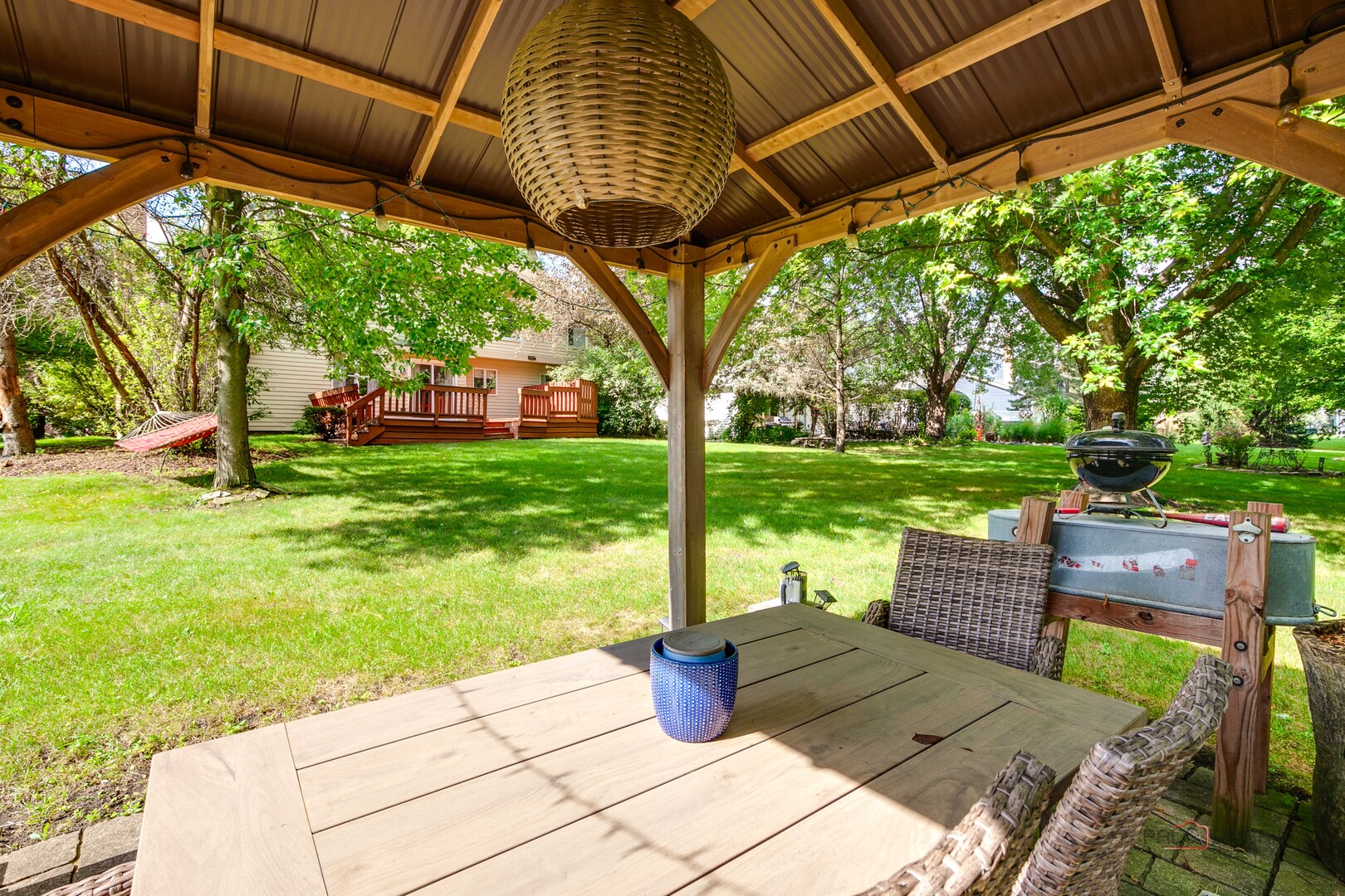 1708 Park Crest Court, Libertyville, IL 60048