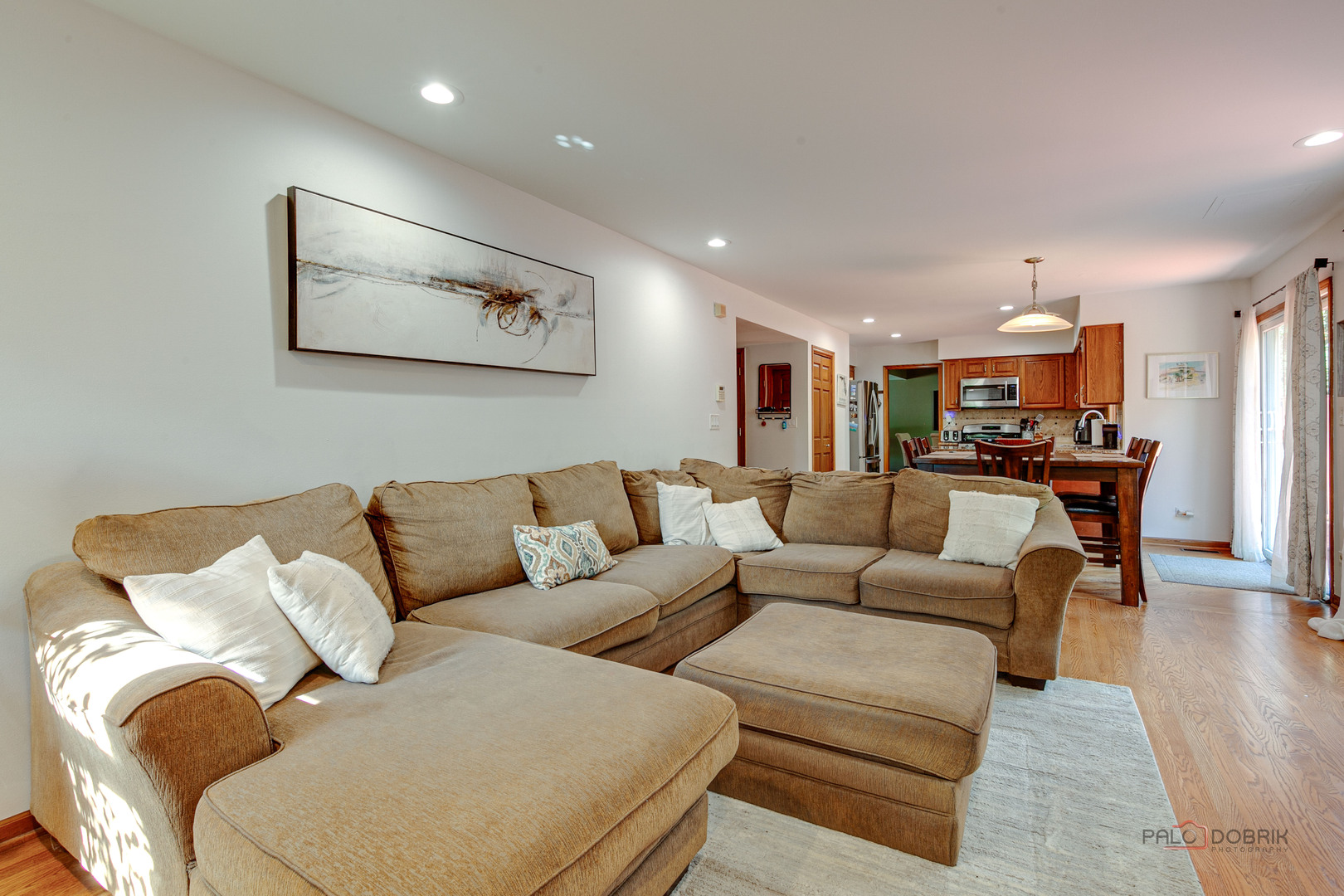 1708 Park Crest Court, Libertyville, IL 60048