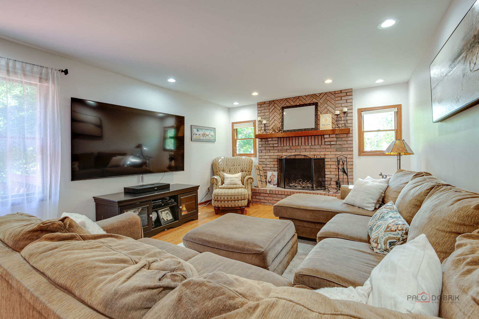 1708 Park Crest Court, Libertyville, IL 60048