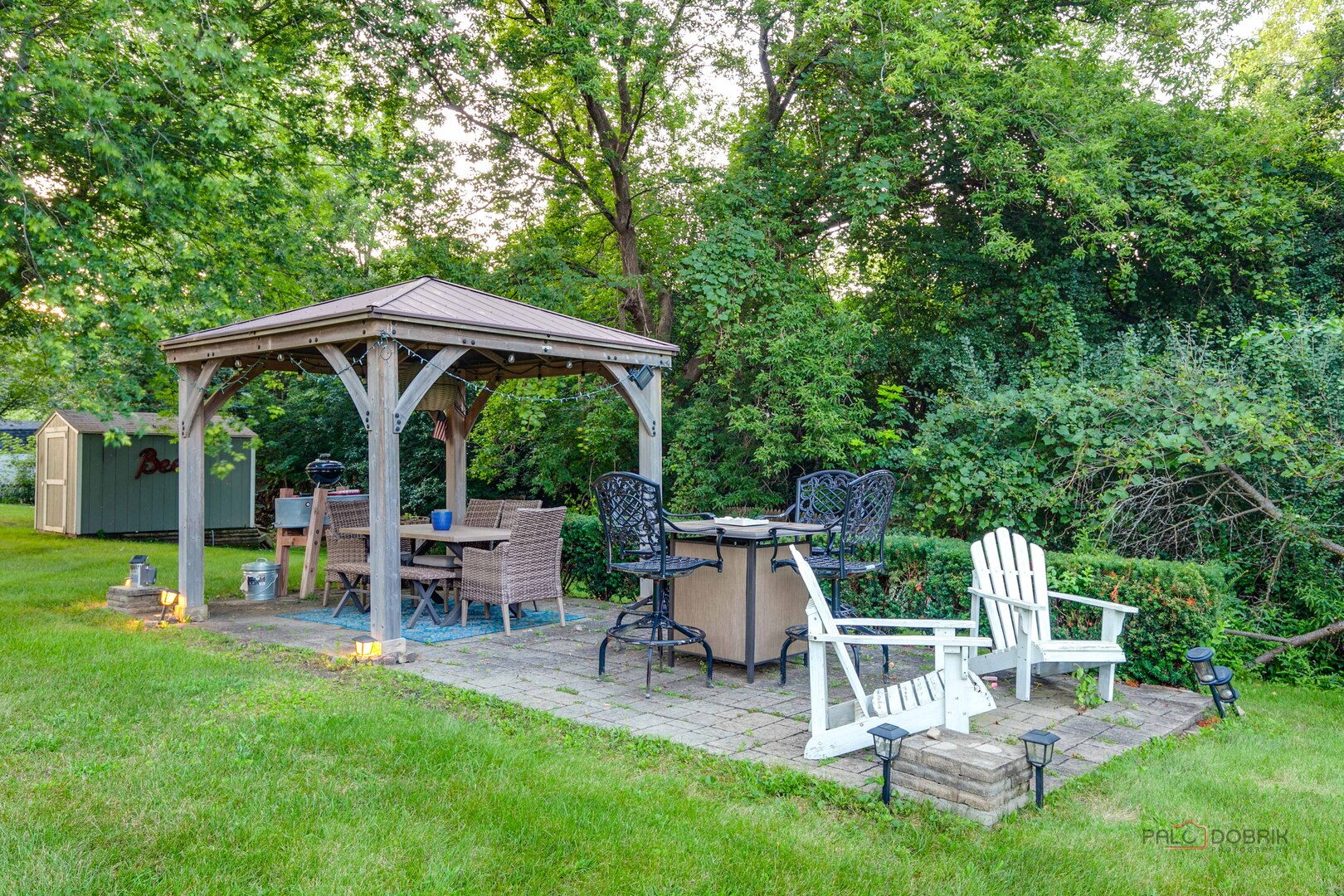 1708 Park Crest Court, Libertyville, IL 60048