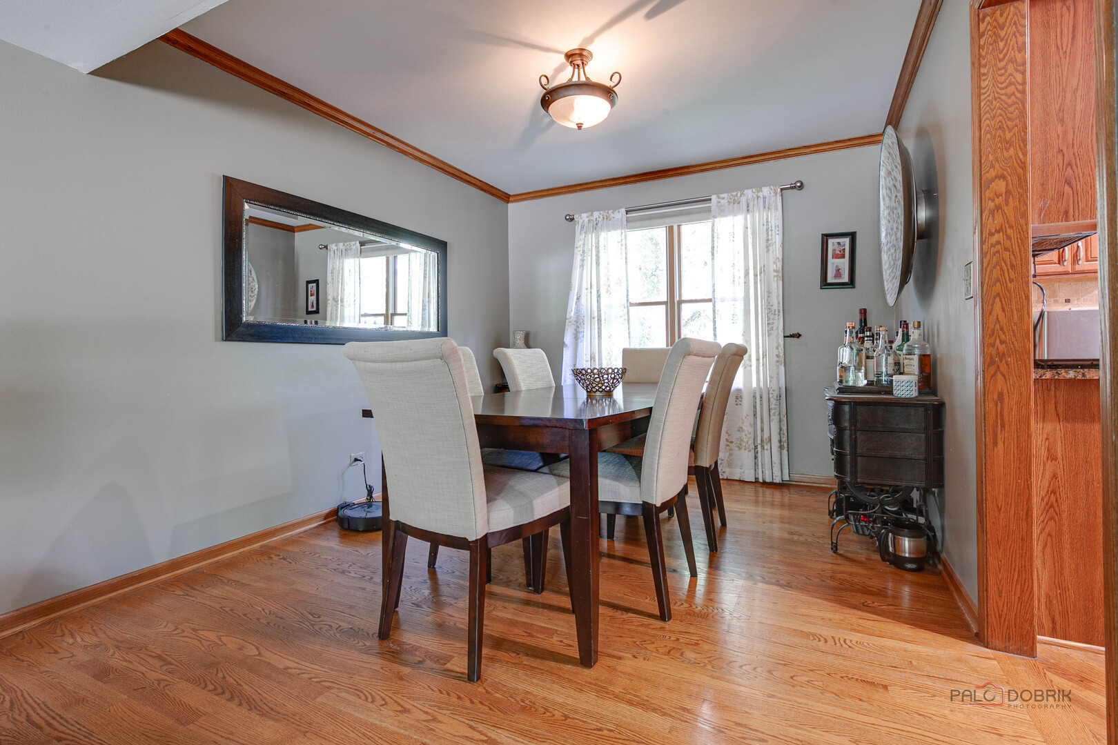 1708 Park Crest Court, Libertyville, IL 60048